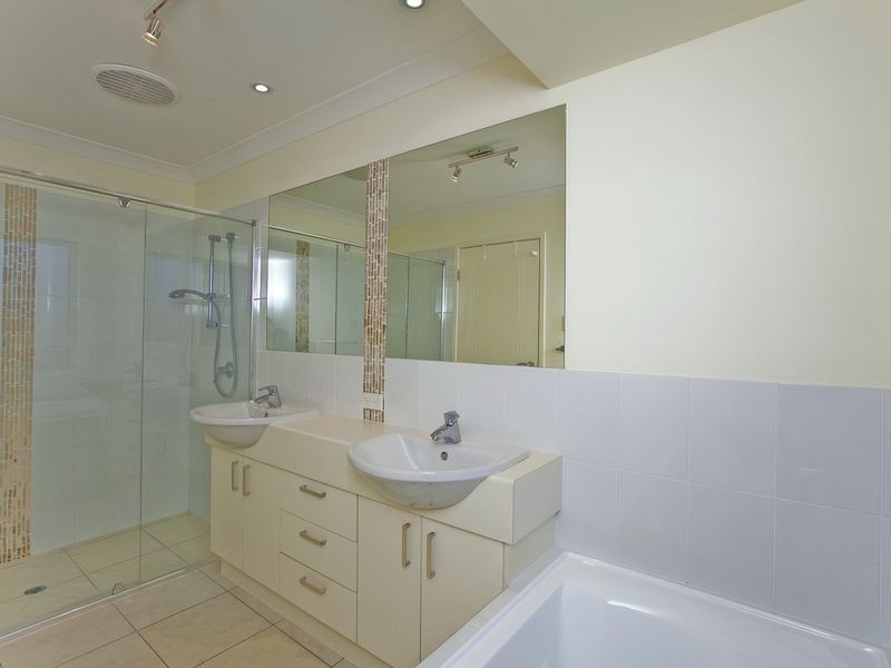 9 Omac Street, Redland Bay QLD 4165