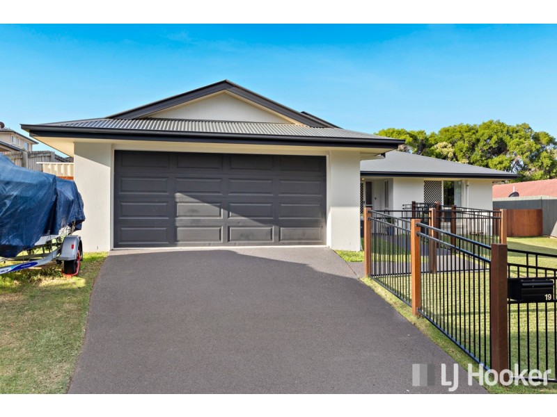 19 Daydream Street, Redland Bay QLD 4165