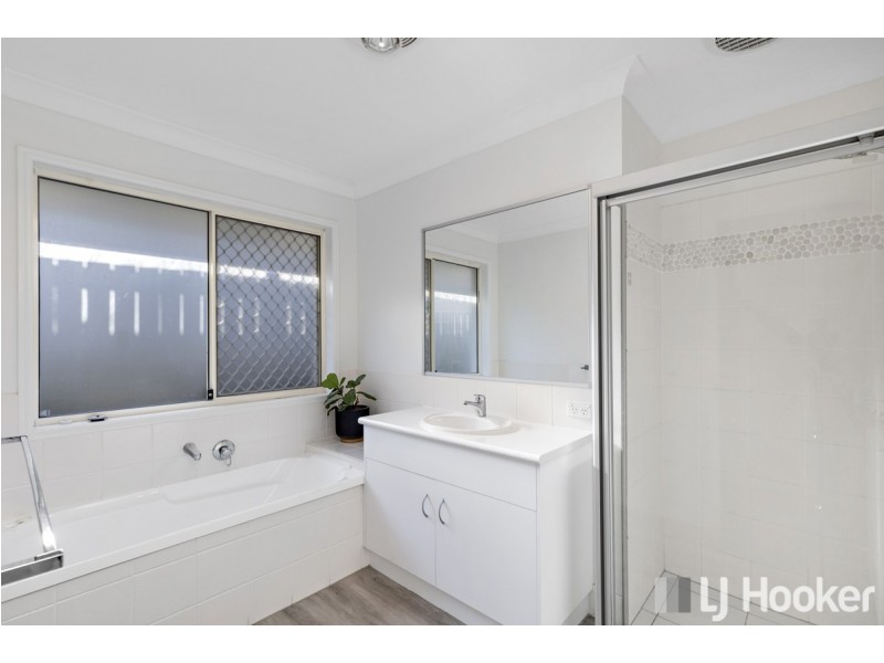 19 Daydream Street, Redland Bay QLD 4165