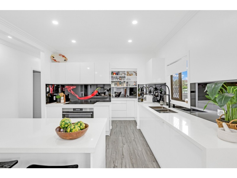 1 Bonniebrae Street, Wynnum West QLD 4178