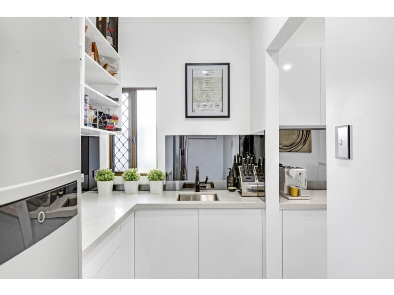 1 Bonniebrae Street, Wynnum West QLD 4178