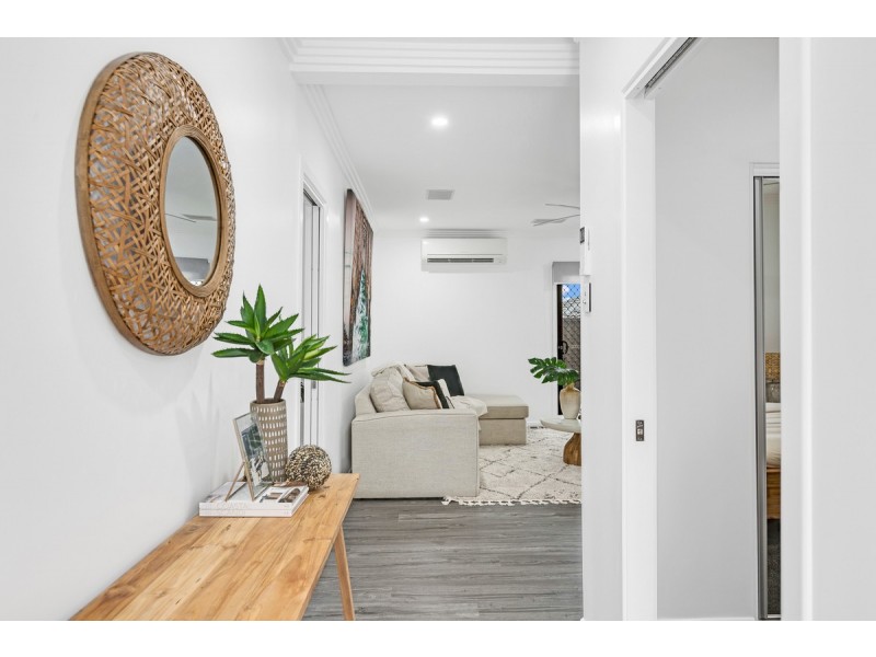 1 Bonniebrae Street, Wynnum West QLD 4178