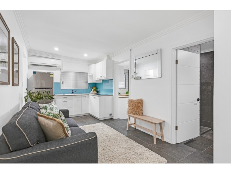 1 Bonniebrae Street, Wynnum West QLD 4178