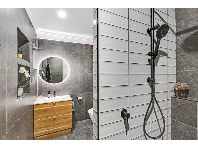 1 Bonniebrae Street, Wynnum West QLD 4178