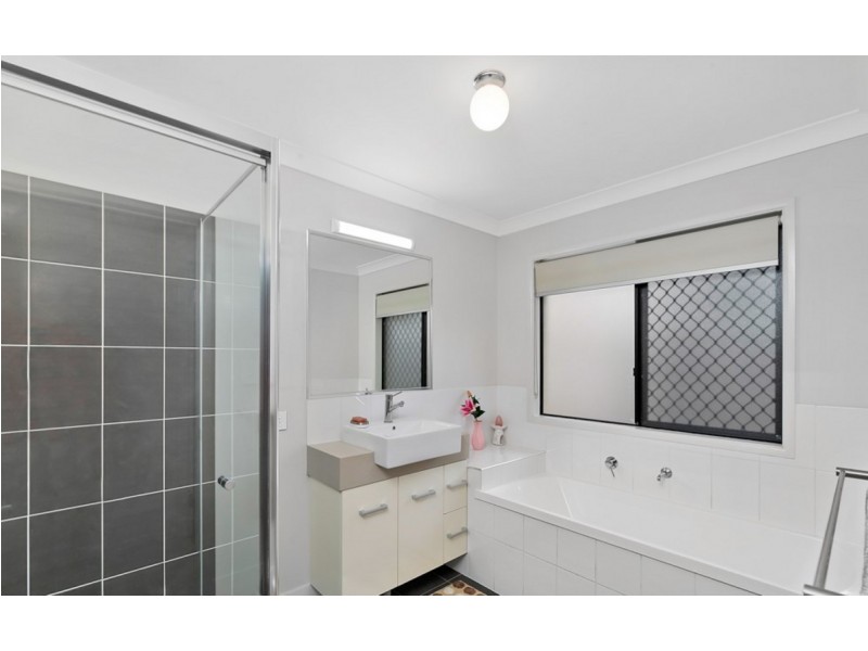 5 Foxwood Circuit, Wakerley QLD 4154