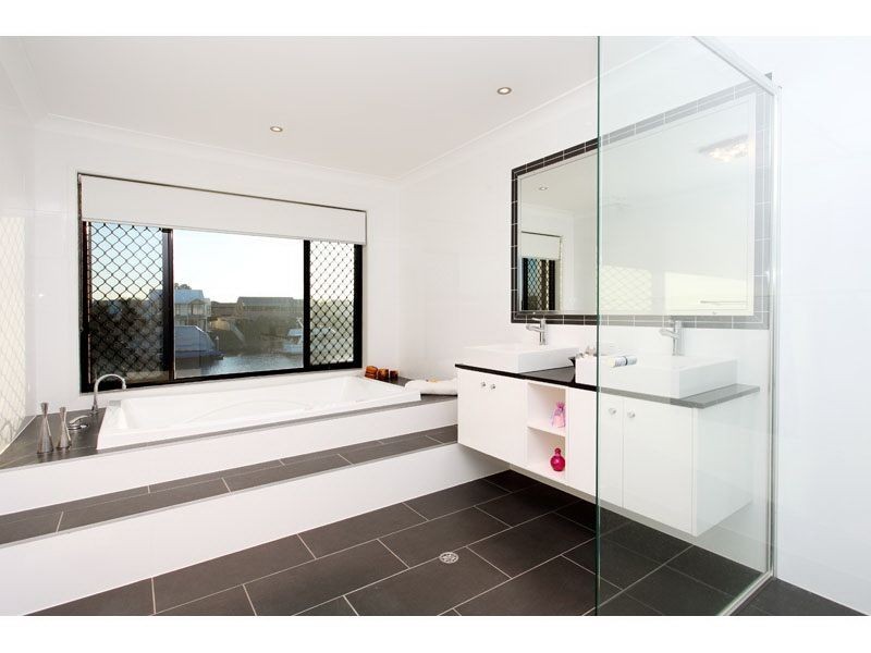 18 Bollard Court, Raby Bay QLD 4163