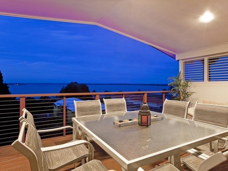18 Broadwater Terrace, Redland Bay QLD 4165