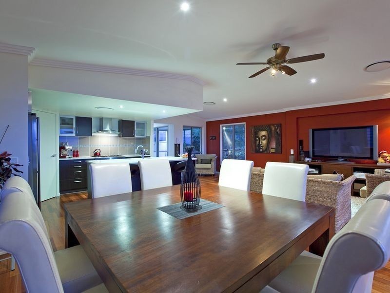 18 Broadwater Terrace, Redland Bay QLD 4165