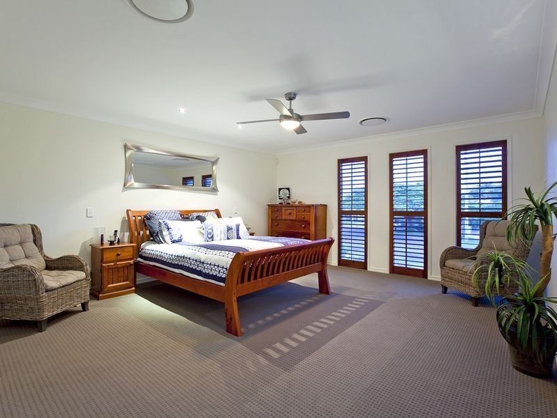 18 Broadwater Terrace, Redland Bay QLD 4165