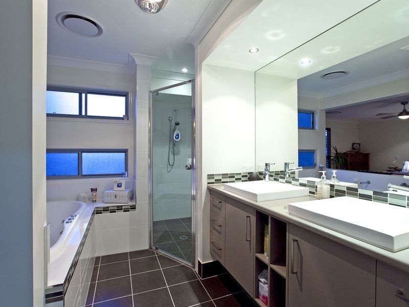 18 Broadwater Terrace, Redland Bay QLD 4165