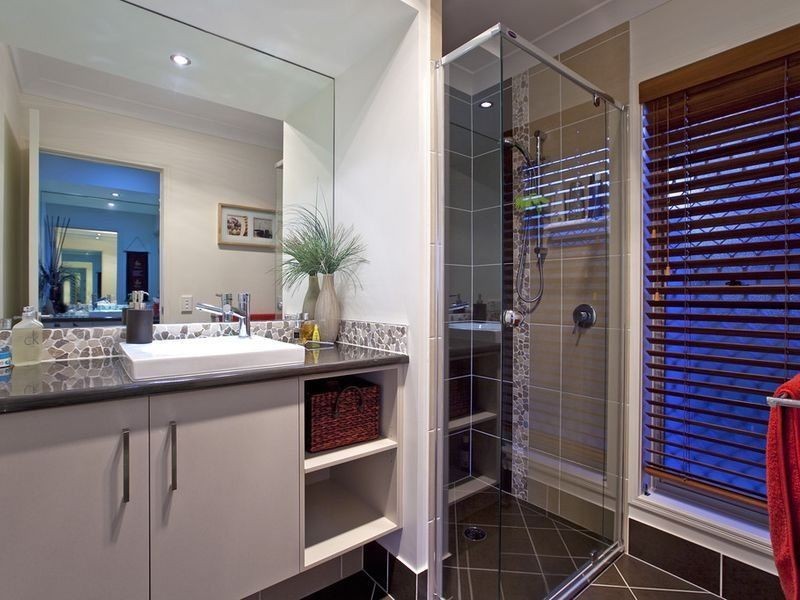 18 Broadwater Terrace, Redland Bay QLD 4165