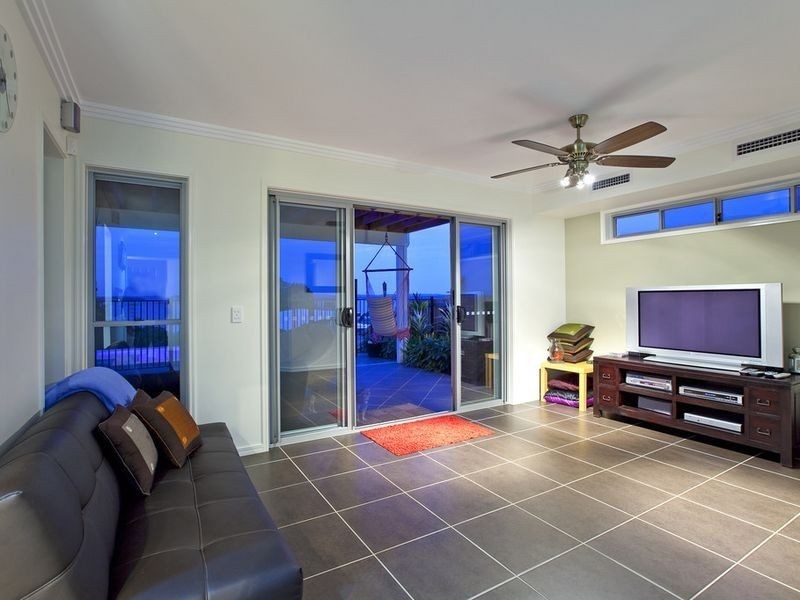 18 Broadwater Terrace, Redland Bay QLD 4165
