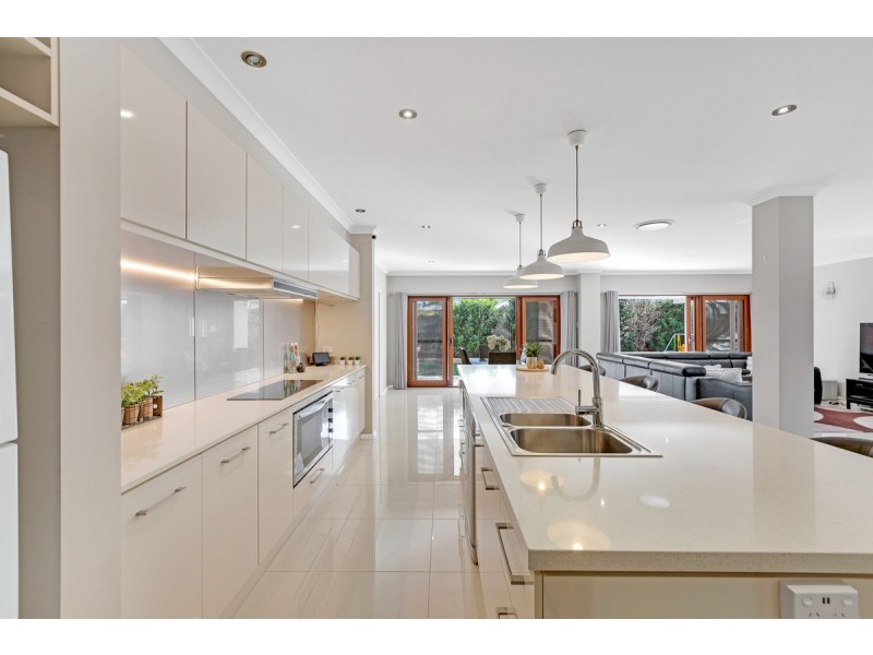 4 Tuckeroo Street, Thornlands QLD 4164