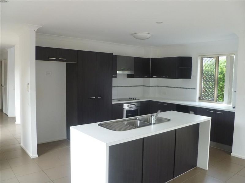 71 Azure Av, Redland Bay QLD 4165