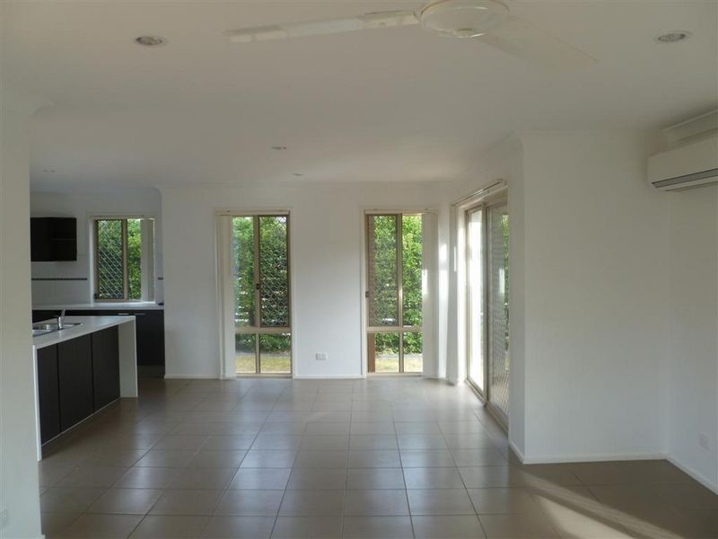 71 Azure Av, Redland Bay QLD 4165