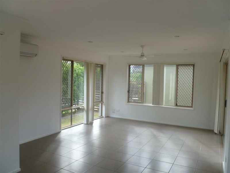 71 Azure Av, Redland Bay QLD 4165