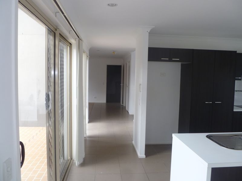 71 Azure Av, Redland Bay QLD 4165