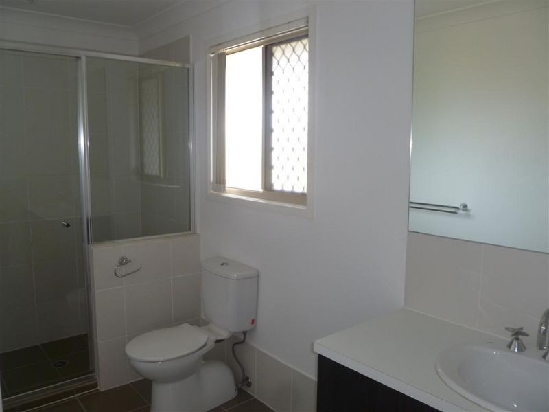 71 Azure Av, Redland Bay QLD 4165