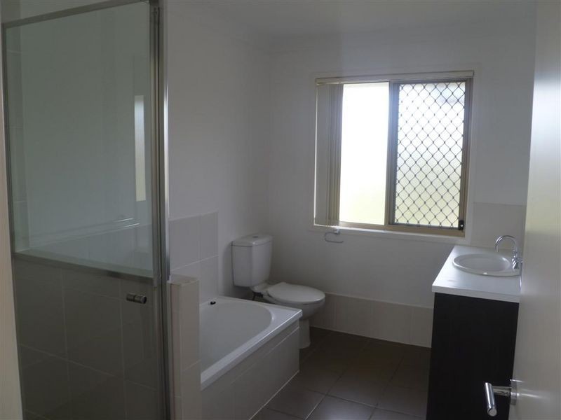 71 Azure Av, Redland Bay QLD 4165