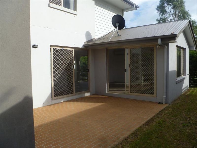 71 Azure Av, Redland Bay QLD 4165