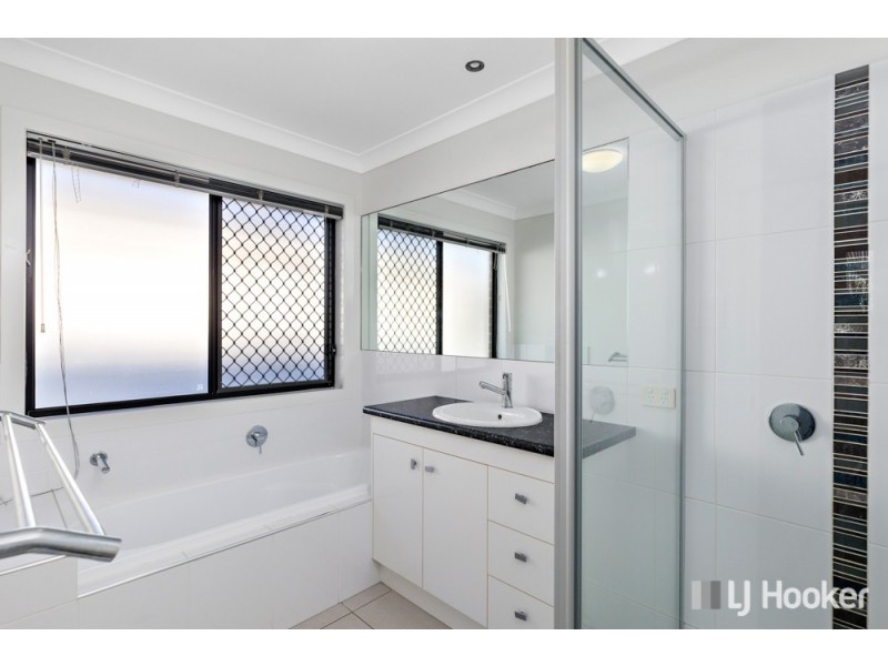 2/8 Sandalwood Street, Thornlands QLD 4164