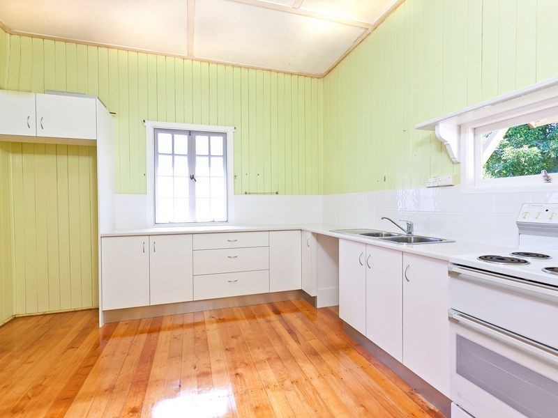 12 Station Street, Wellington Point QLD 4160