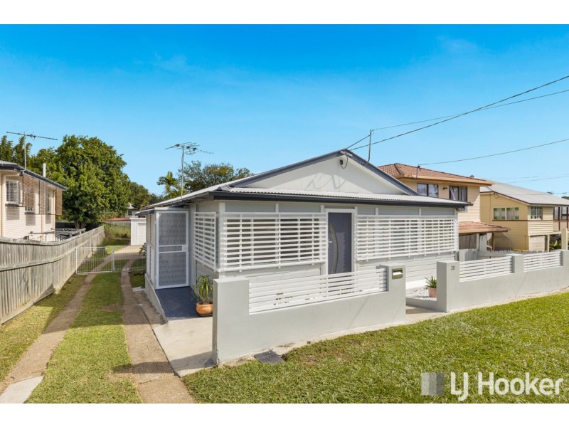 20 Carbethon Street, Manly QLD 4179
