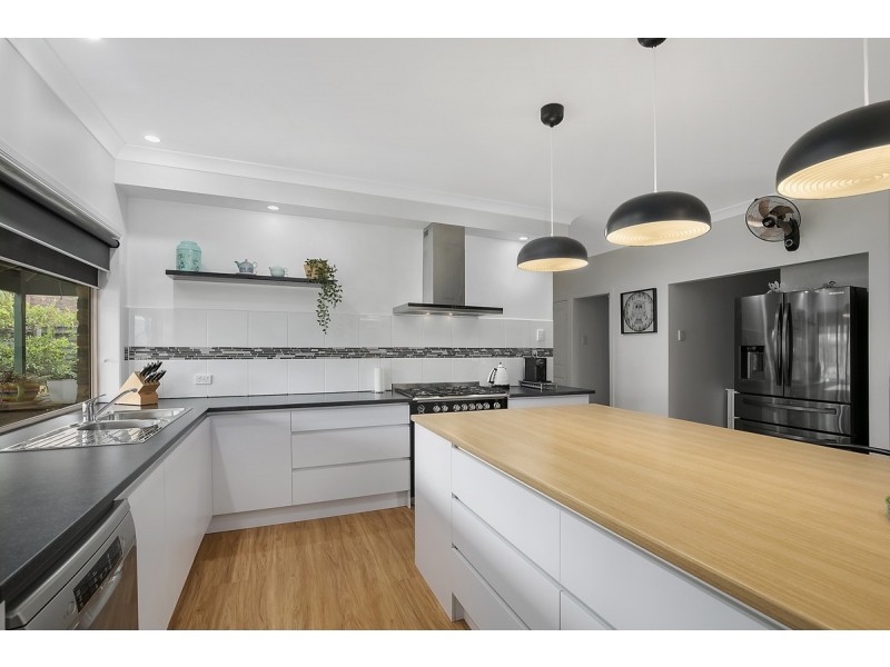 2 Rosewood Street, Birkdale QLD 4159