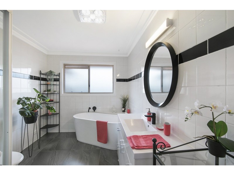 2 Rosewood Street, Birkdale QLD 4159