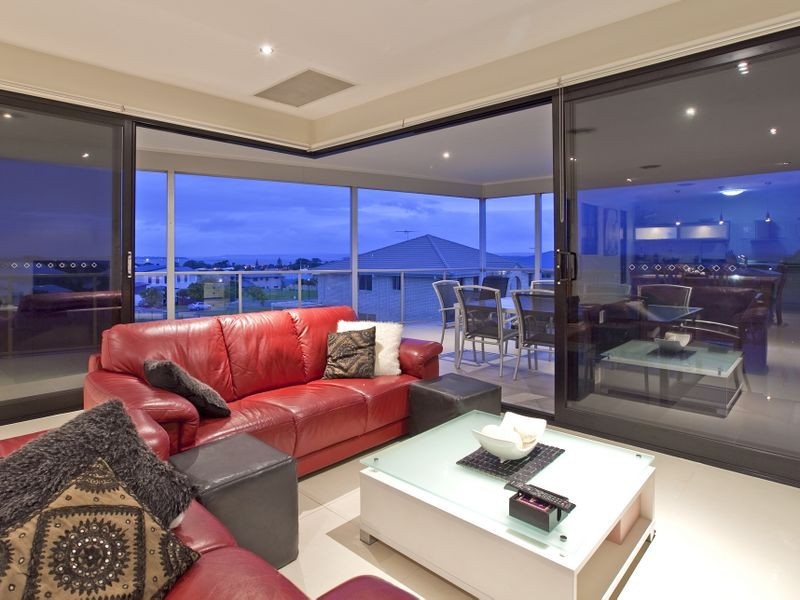 27 Huntly Place, Redland Bay QLD 4165