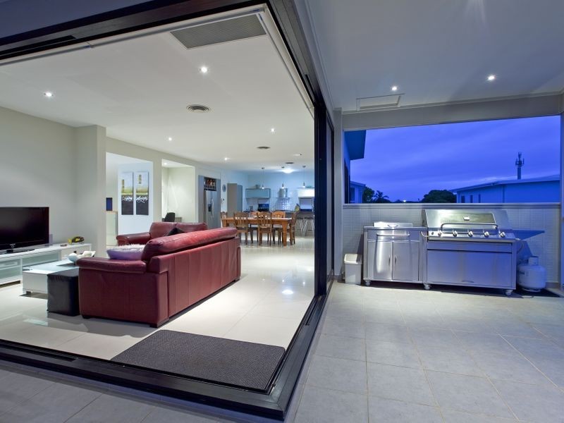 27 Huntly Place, Redland Bay QLD 4165