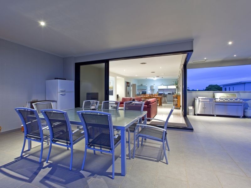 27 Huntly Place, Redland Bay QLD 4165