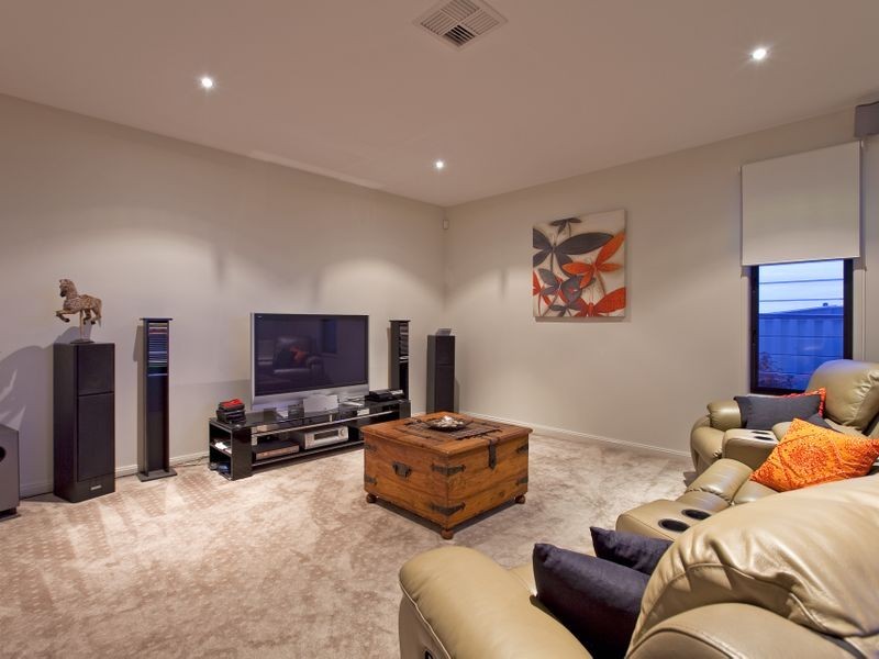 27 Huntly Place, Redland Bay QLD 4165