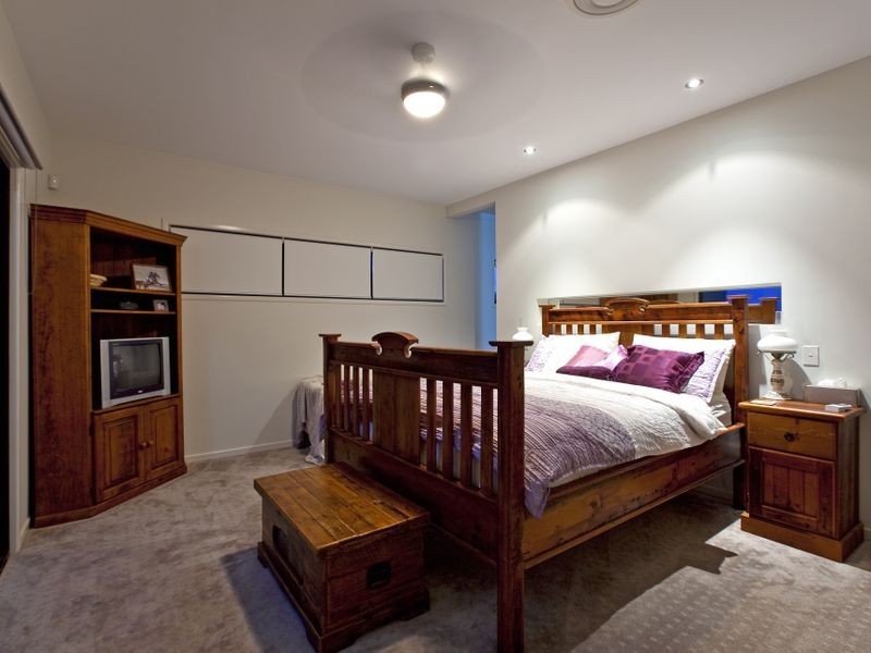 27 Huntly Place, Redland Bay QLD 4165