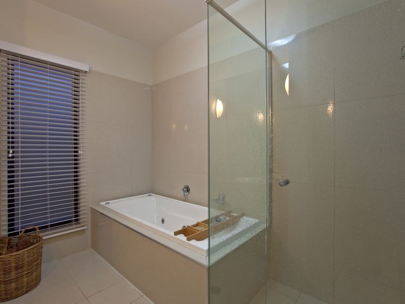 27 Huntly Place, Redland Bay QLD 4165