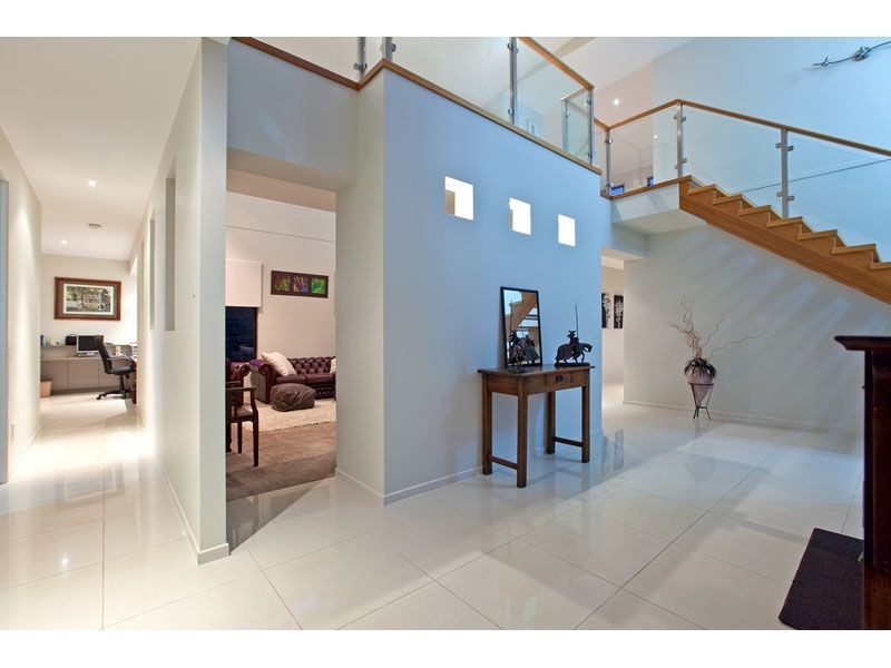 27 Huntly Place, Redland Bay QLD 4165