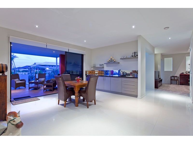 27 Huntly Place, Redland Bay QLD 4165
