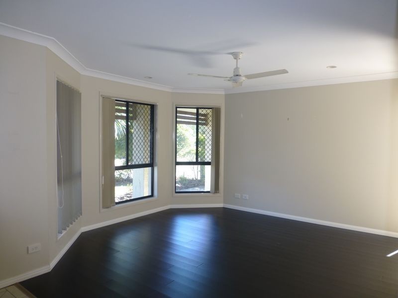 21 Karajini Crescent, Parkinson QLD 4115