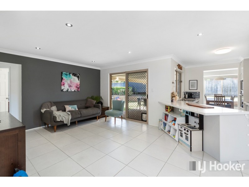 8 Ashwood Circuit, Birkdale QLD 4159