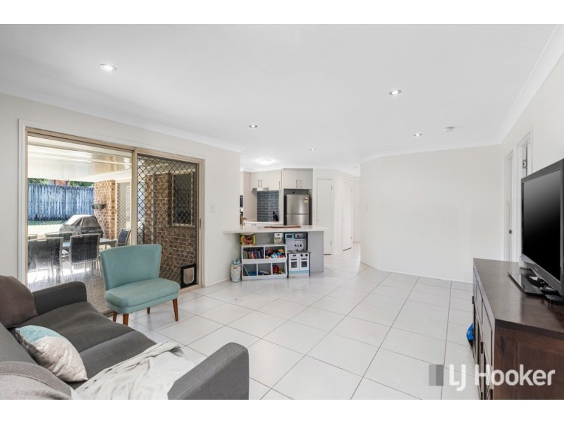 8 Ashwood Circuit, Birkdale QLD 4159