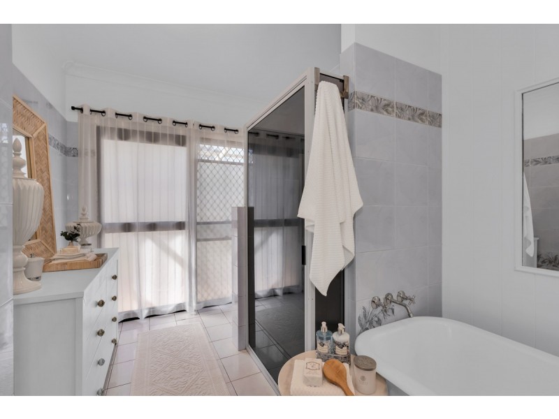 54 Ribonwood Street, Thornlands QLD 4164