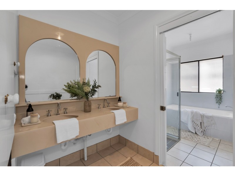 54 Ribonwood Street, Thornlands QLD 4164