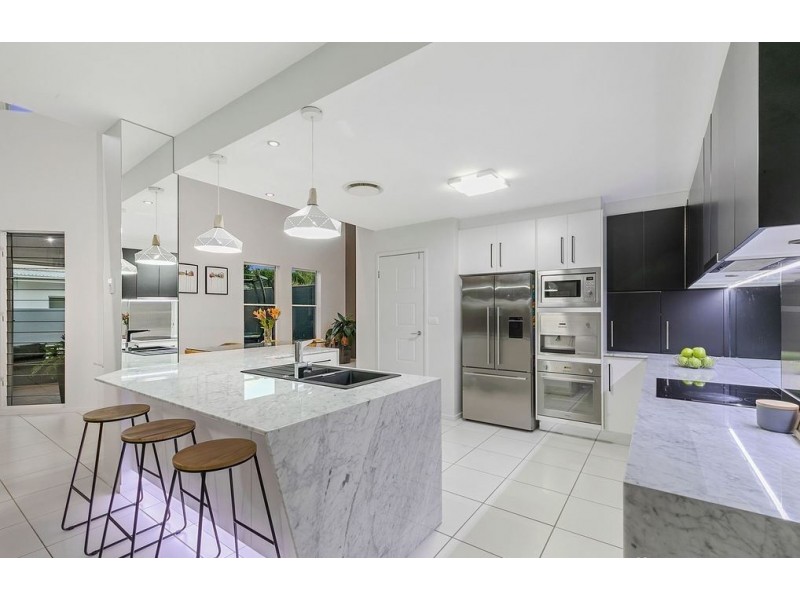2 Red Gum Crescent, Wakerley QLD 4154