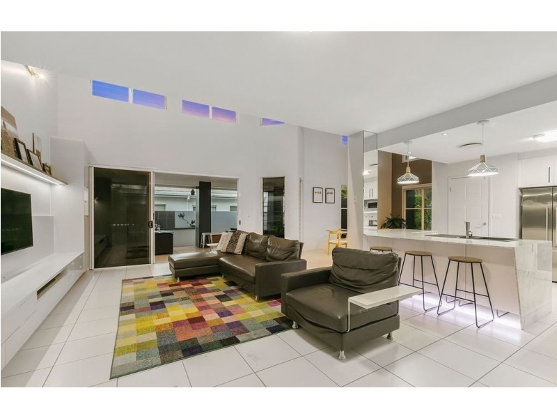 2 Red Gum Crescent, Wakerley QLD 4154