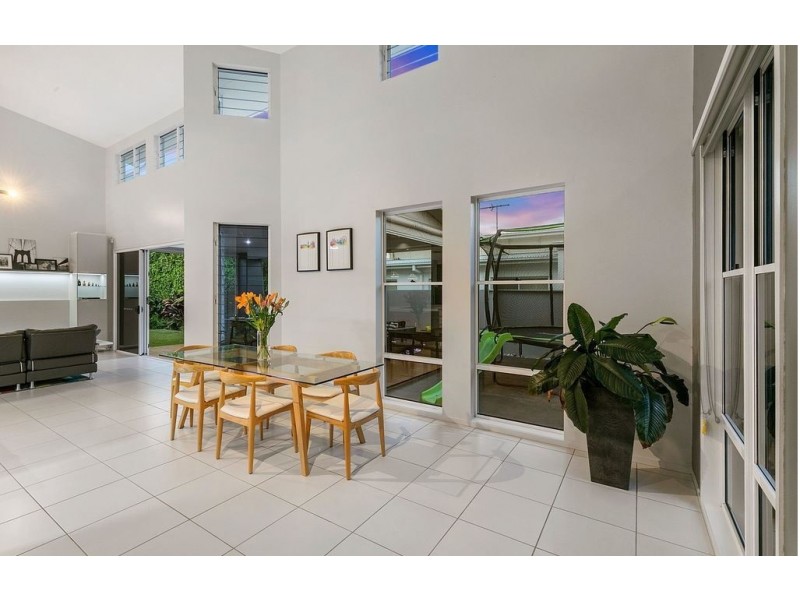 2 Red Gum Crescent, Wakerley QLD 4154
