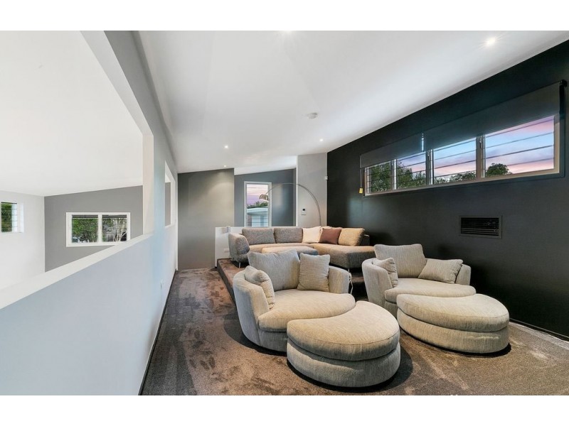 2 Red Gum Crescent, Wakerley QLD 4154