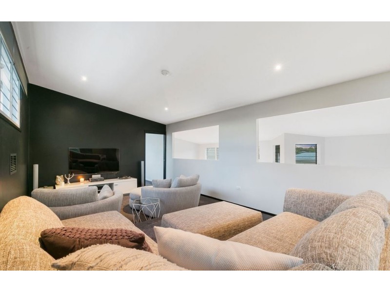 2 Red Gum Crescent, Wakerley QLD 4154
