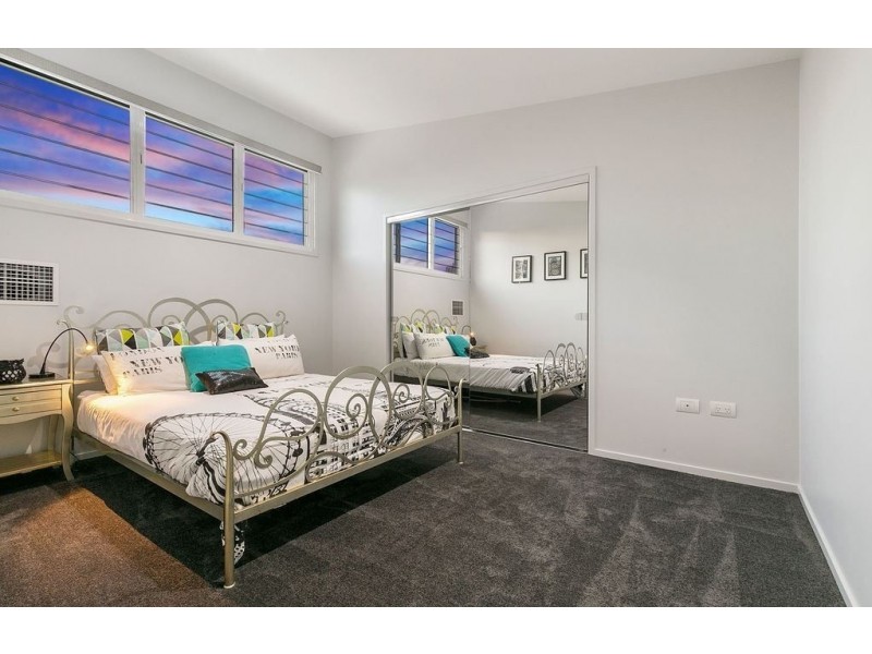2 Red Gum Crescent, Wakerley QLD 4154