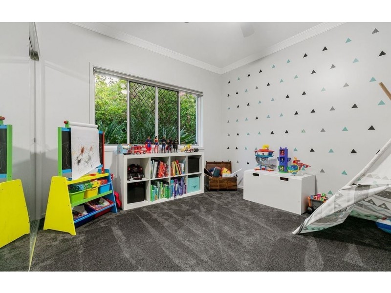 2 Red Gum Crescent, Wakerley QLD 4154