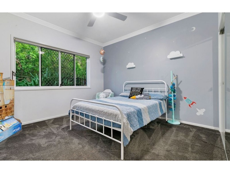2 Red Gum Crescent, Wakerley QLD 4154